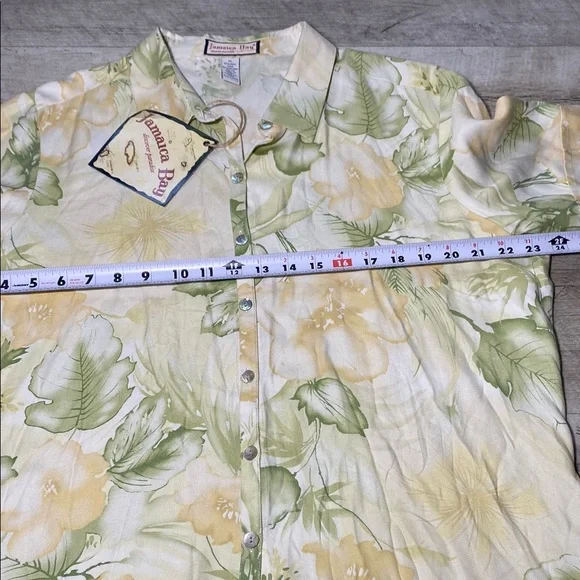 Green and Yellow Casual Button Down Shirt with Floral Pattern Vintage - Picture 4 of 6